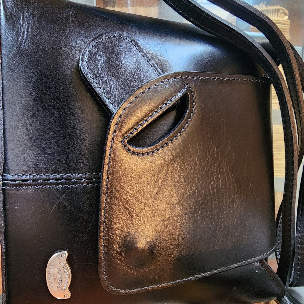 L'artigiano genuine leather crossbody handbag